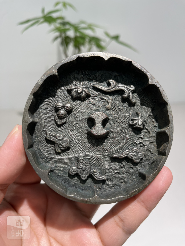 明 高缘多宝纹镜 - 图2